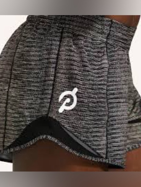 lululemon athletica Pants - Lululemon Peloton 4” Hotty Hot Shorts 8 Tall